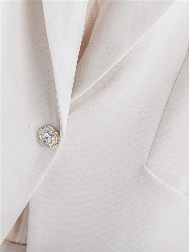 Костюм-двойка женский из блейзера и брюк