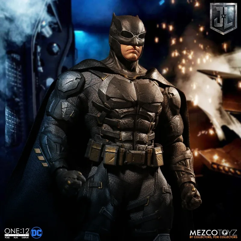 Фото В наличии оригинальный Mezco ONE:12, Лига Справедливости, Бэтмен, Тактический Костюм, модель персонажа фильма, коллекция искусства, игрушка в подарок №4