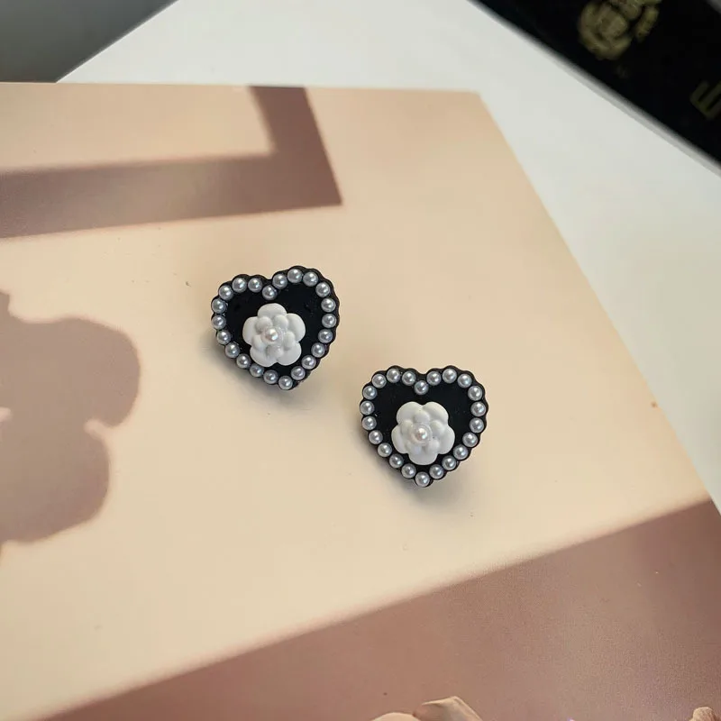 

S925 needle Women Jewelry Flower Earrings Pretty Design Coating Simulated Pearl Heart Stud Earrings For Girl Lady Gift Wholesale