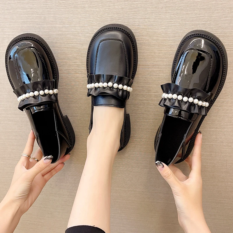 

Женские туфли с украшением из жемчуга, черные туфли на плоской подошве с круглым носком и платформой, Женская обувь в британском стиле, оксф...