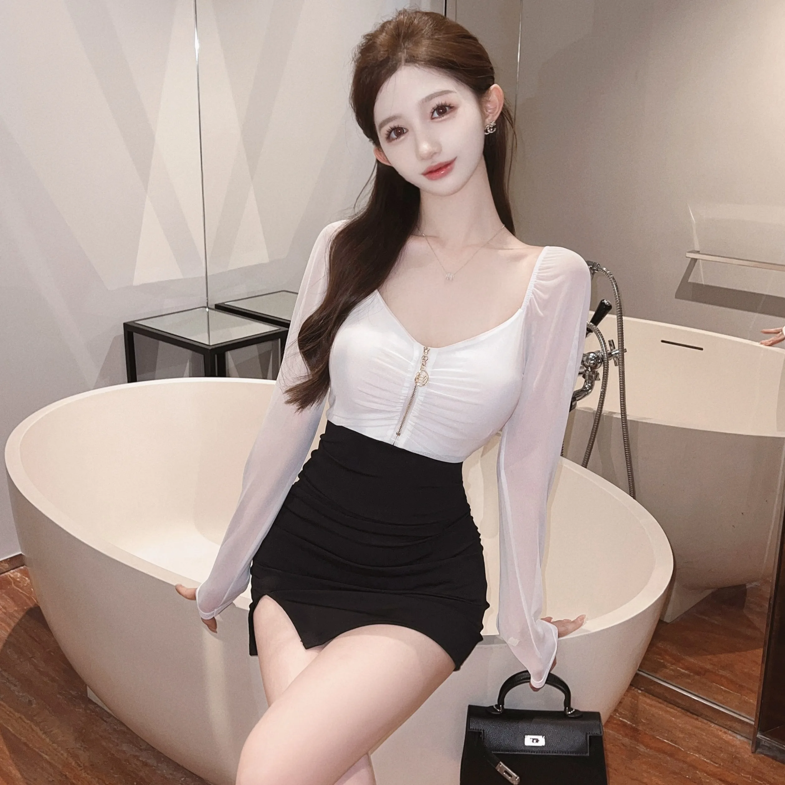 Элегантное чистое сексуальное платье с глубоким вырезом и v-образным на талии