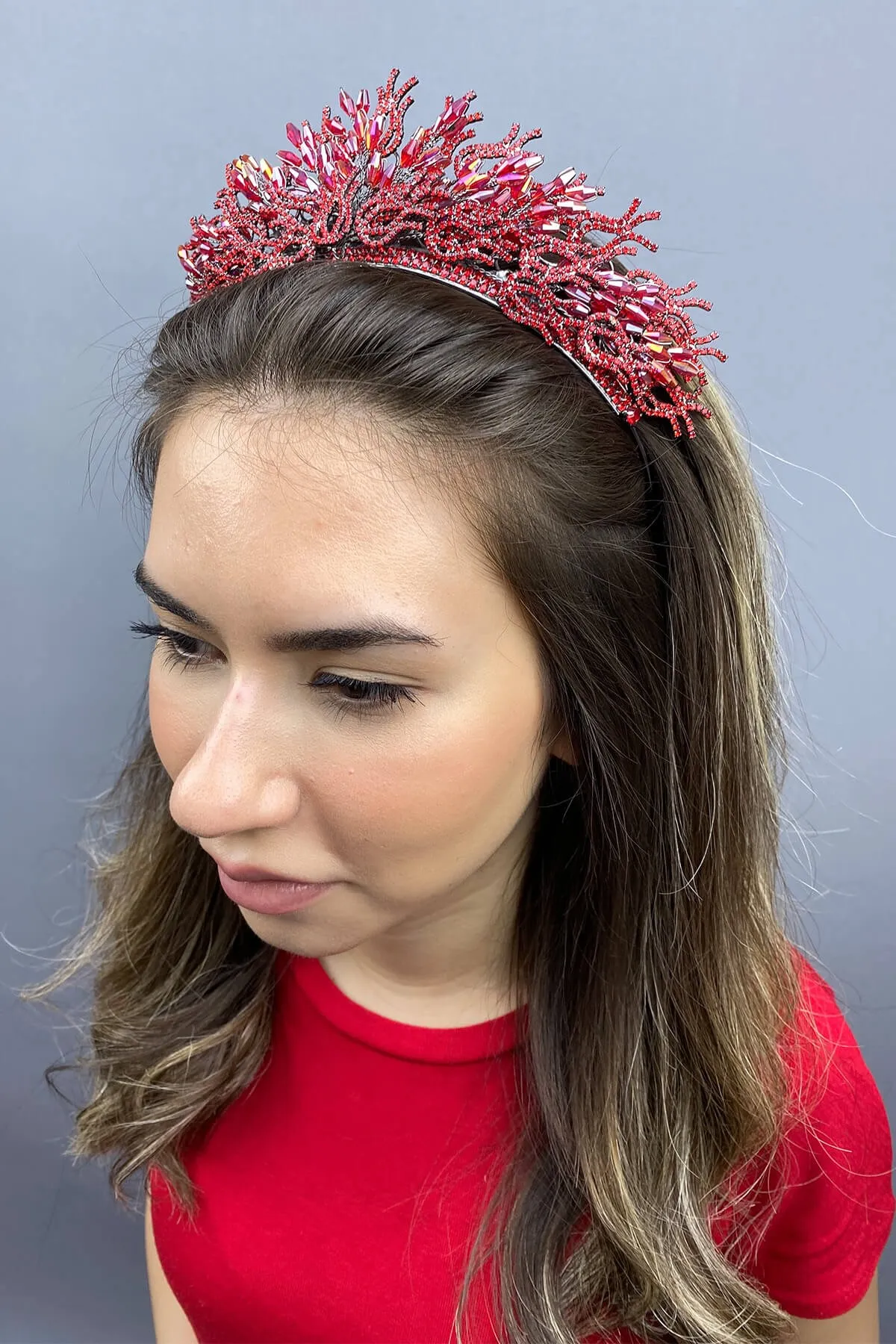 

Red Zehra Model Bridal Henna Crown