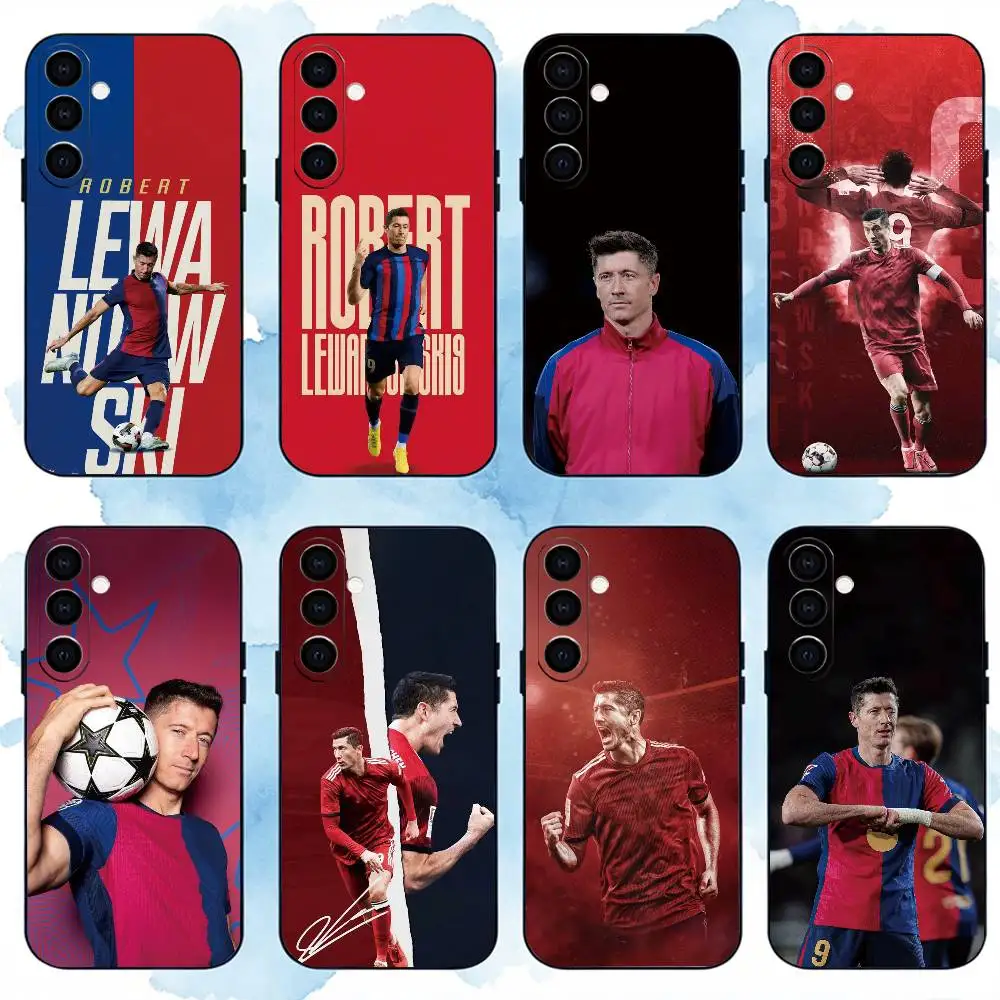 Фото Чехол для телефона Football Striker Robert Lewandowski для Samsung Galaxy A73, A72, A71, A70, A53, A52, A51, мягкий силиконовый черный чехол №1