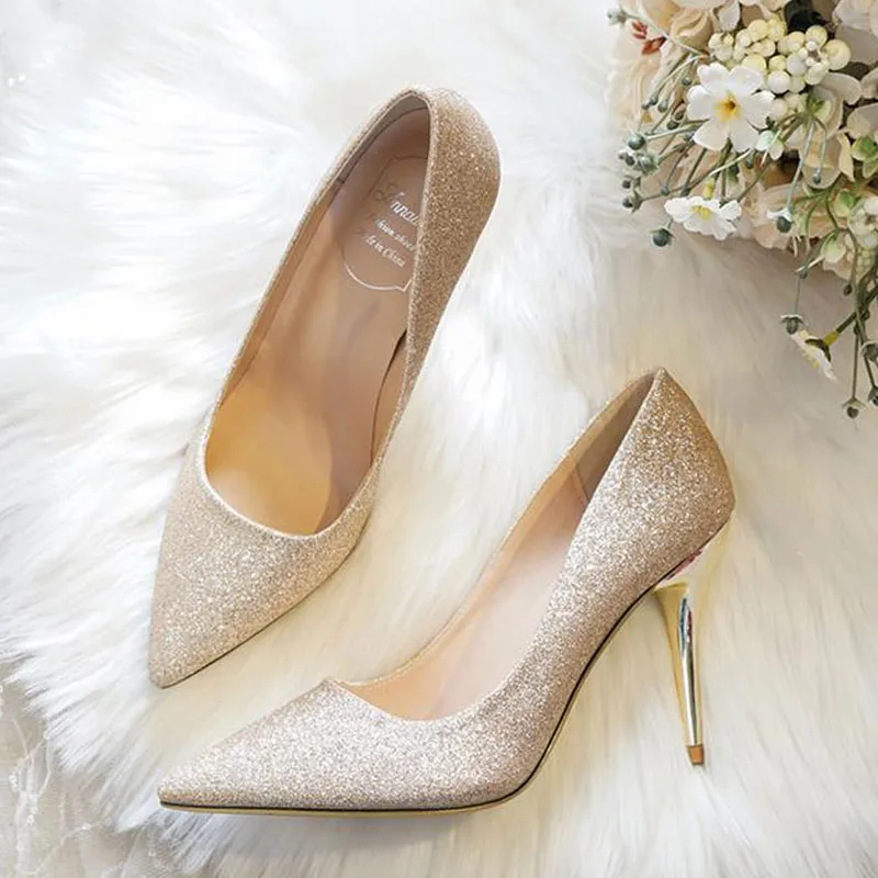 

Женские туфли-лодочки с острым носком, на высоком каблуке 7 см