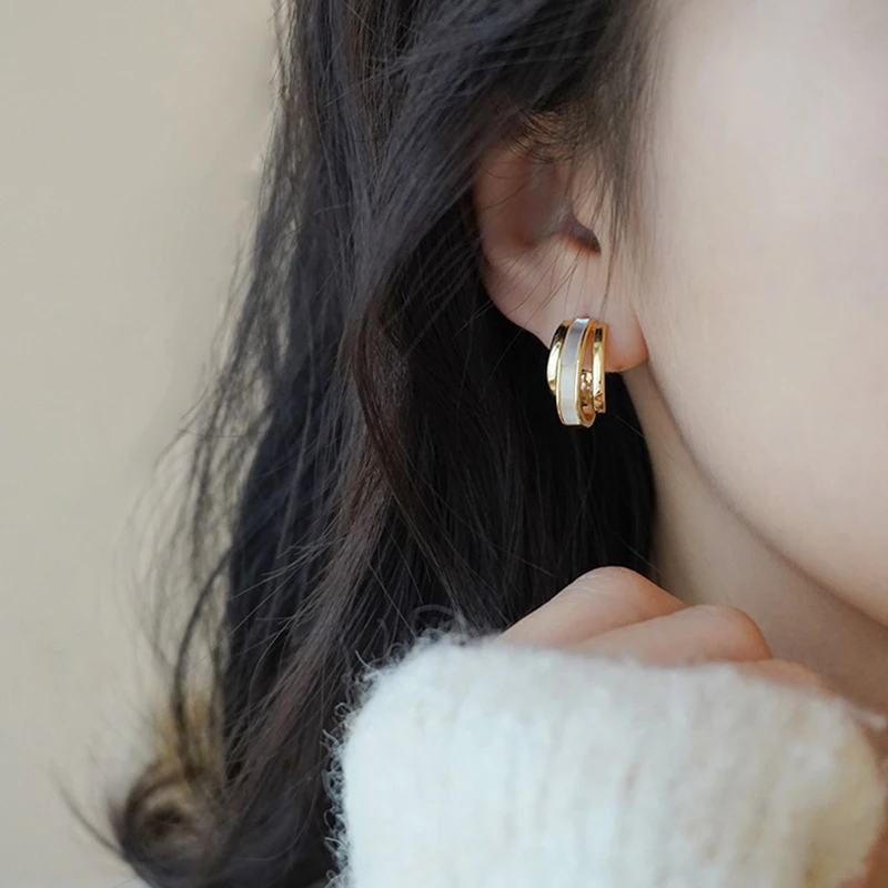 

Fashion Delicate Women Jewelry Stud Earrings Pretty Design Metal Gold Color Enamel White Earrings For Women Christmas Girl Gifts