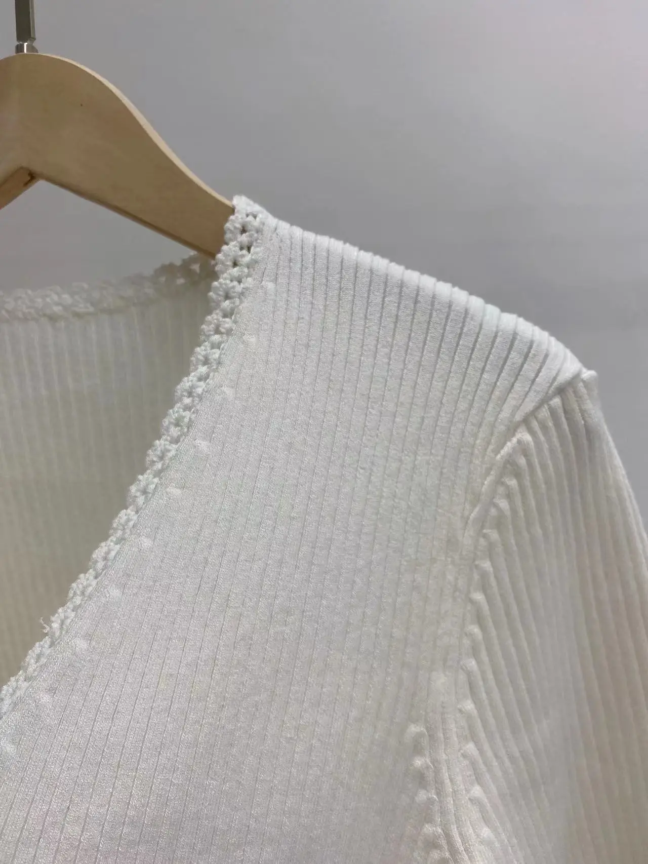

Women Cardigan Solid Color V-Neck Short Sleeve Single Breasted Simple Sweater