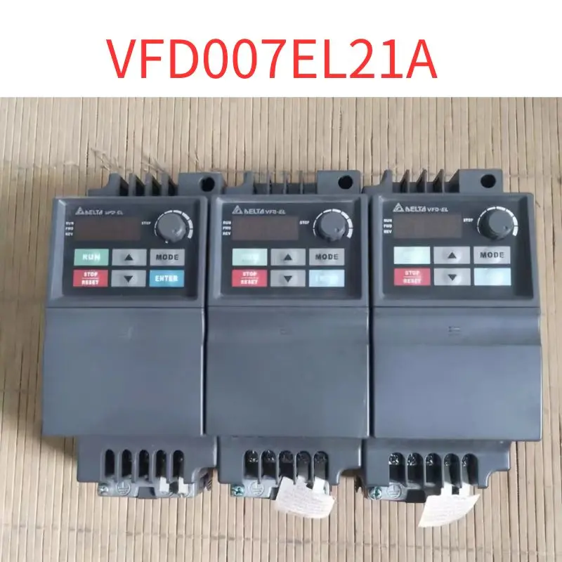 

Использованный инвертор VFD007EL21A протестирован ОК 750 Вт