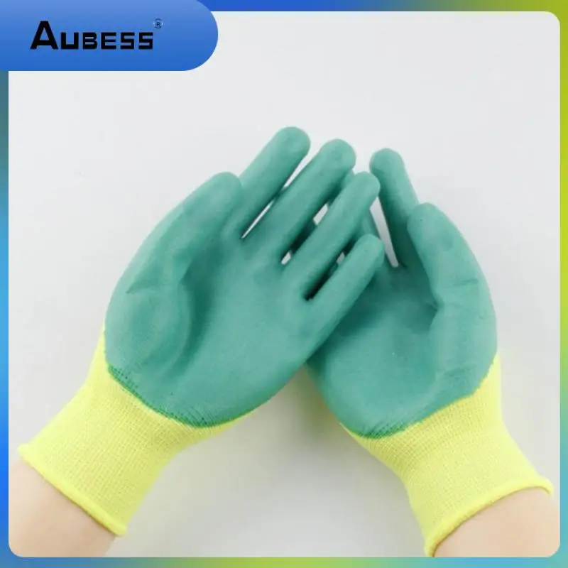 

Exquisite Workmanship. Training Set Made Of Nitrile Rubber Material Waterproof And Friction Resistant Anti Bite Gloves