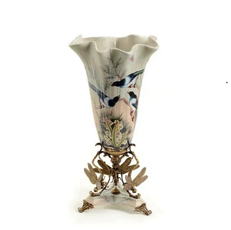 Европейская антикварная роскошная керамика с большой латунной вазой красивое