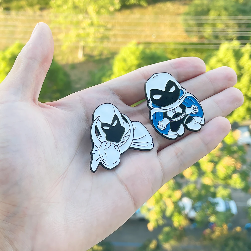 

Moon Knight Heroic Figure Pin Lapel Brooch Metal Badge Cosplay Accessary for Tv Drama Movie Fans Friend Gifts