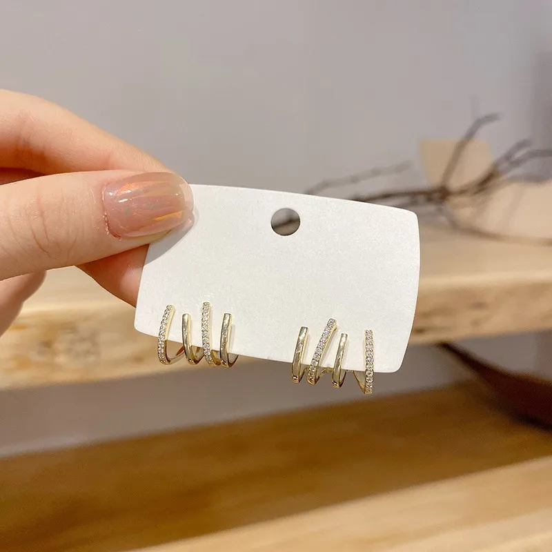 

Trend Four Claw Crystal Stud Earrings for Women Korean Super Sparkling Geometric Temperament Jewelry Accessories Wedding Gift