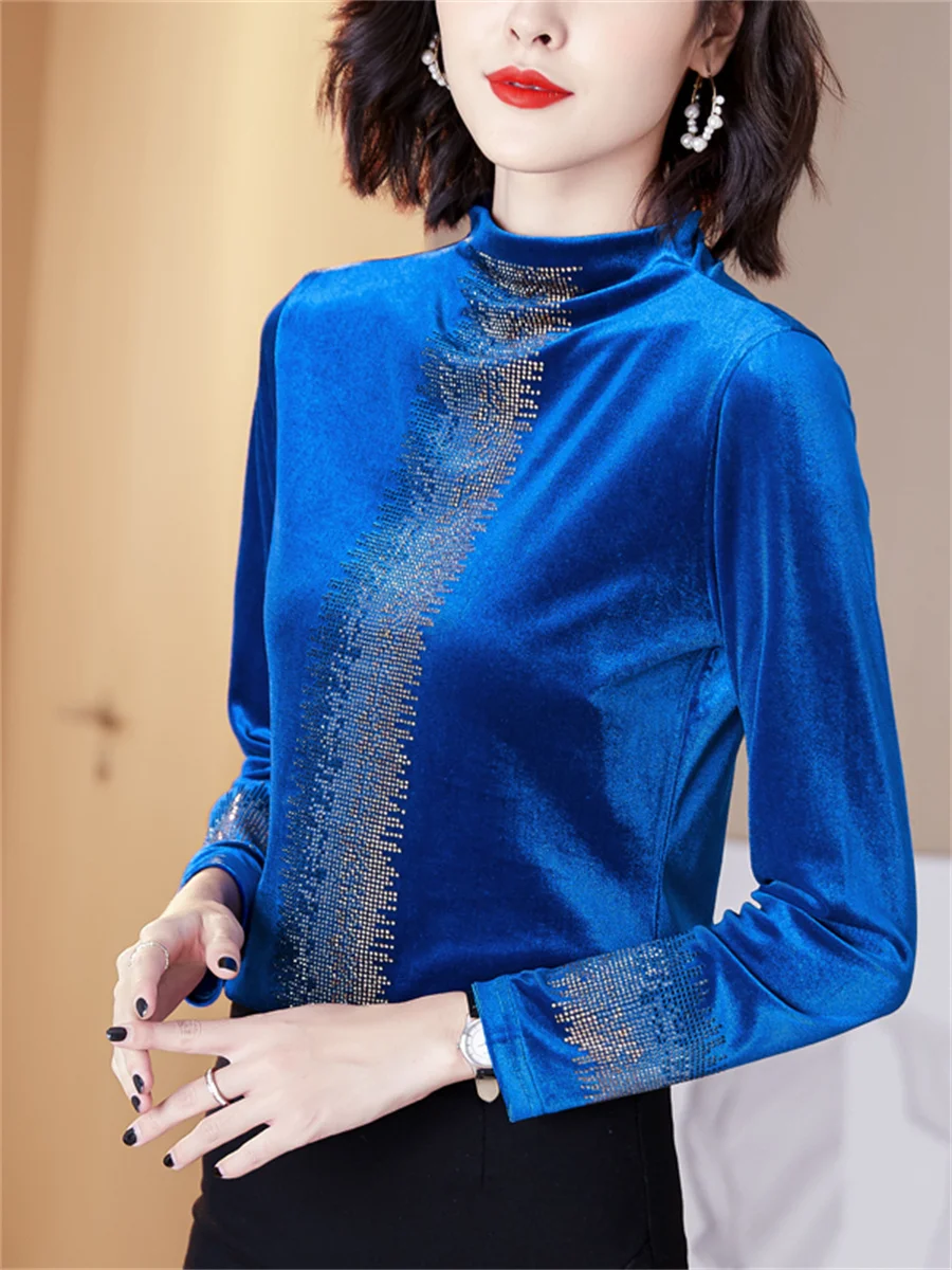 Блузка женская демисезонная с длинным рукавом круглым вырезом и блестками