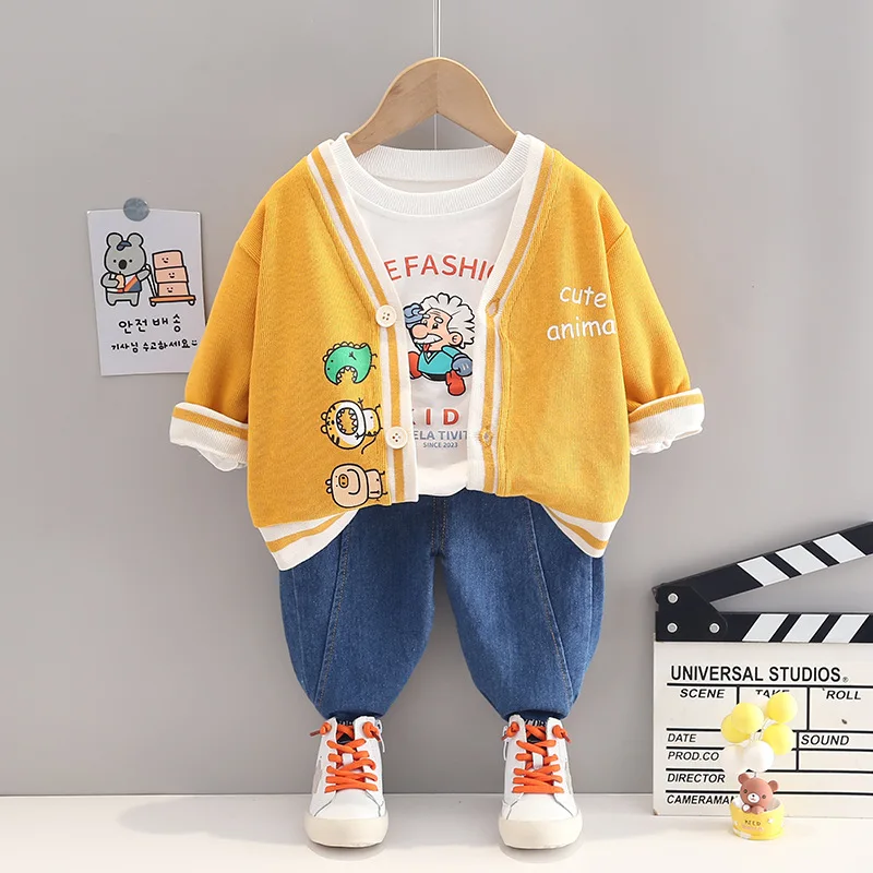 

Детская осенняя одежда, новинка 2023, Повседневный Кардиган с милыми животными, пальто, футболки, джинсовый костюм из трех предметов, комплекты одежды для маленьких мальчиков