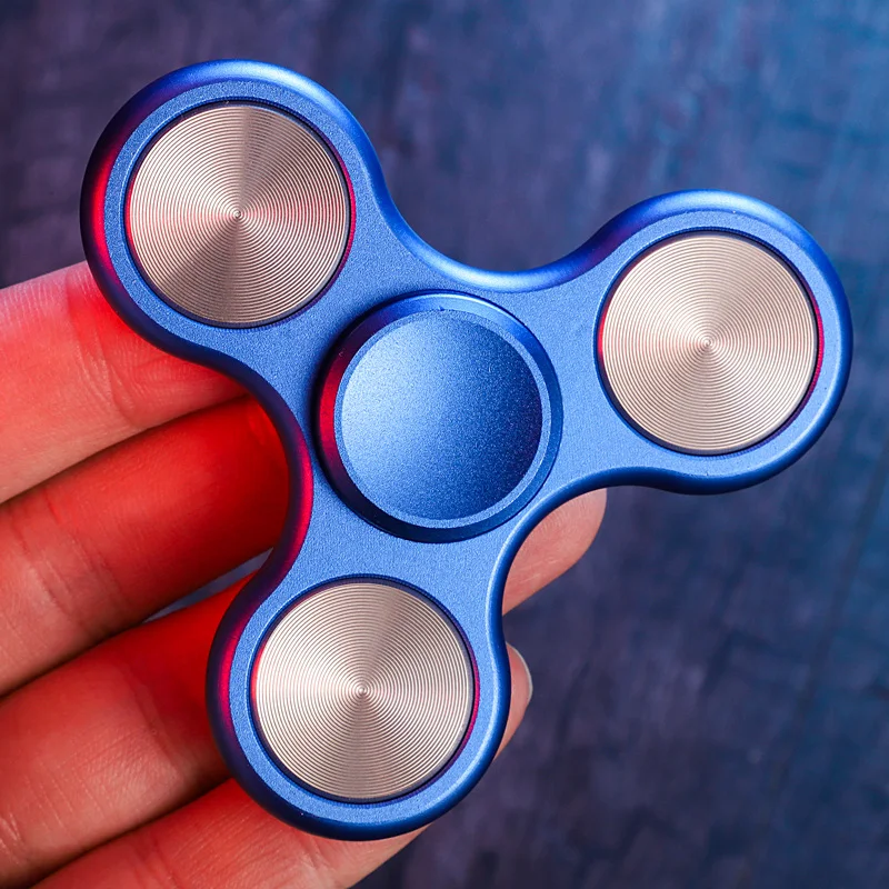 

Trifoliate metal fingertip gyro decompression finger toy