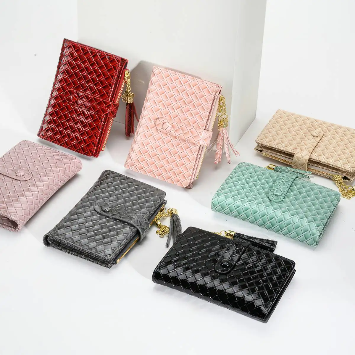 

Dreamora Stylish Wallets for Women with Tassel Pendant Design Japanese Style Short Length Small Purse WL3-08900
