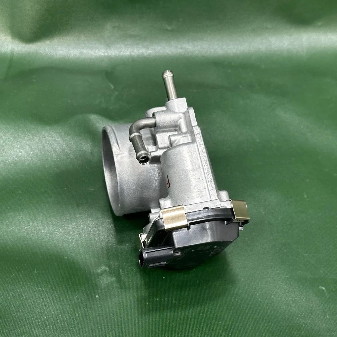 Фото 22030-24010 Дроссельная заслонка в сборе для Toyota Corolla SE 22030-F2010 22030-F2040 №2