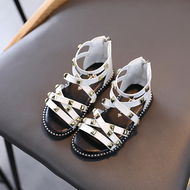

2022 New Nice Summer Kids Shoes for Girl Sandals Fashion Rivets Soft Leather Roman Shoes Baby Teenagers Girl Gladiator Sandals