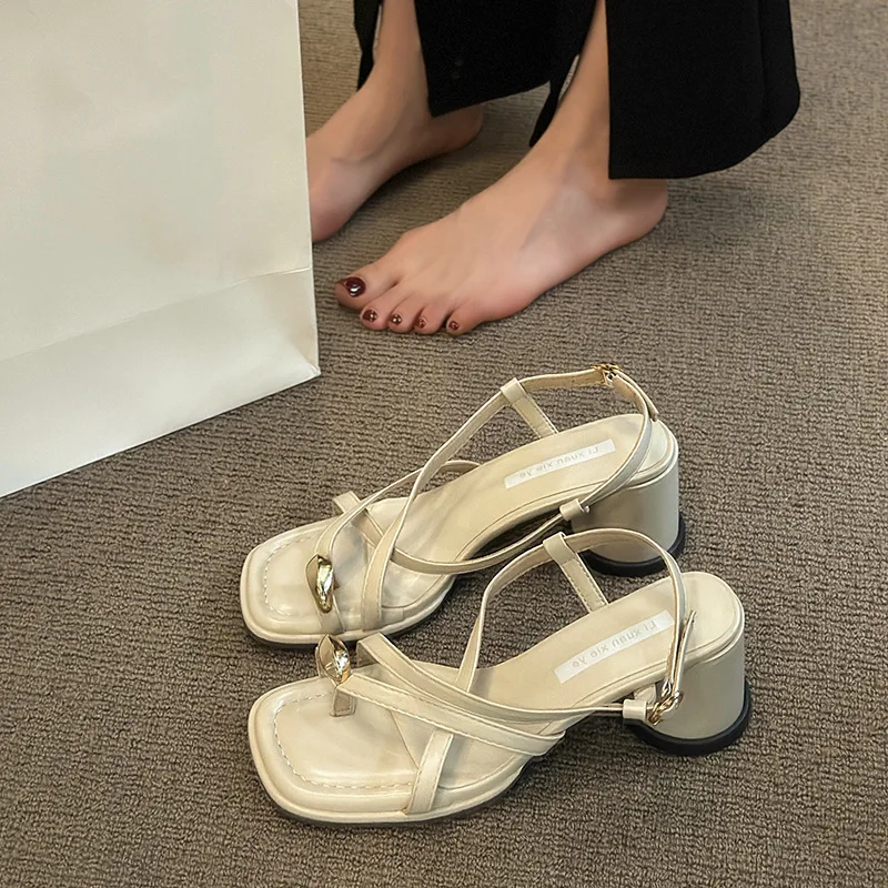 Women's Lace-Up Low-Heeled Sandals Sexy Hollowed Out Sandals Summer Fashion Metal Accessory Sandals Chunky Heel Beach Shoes