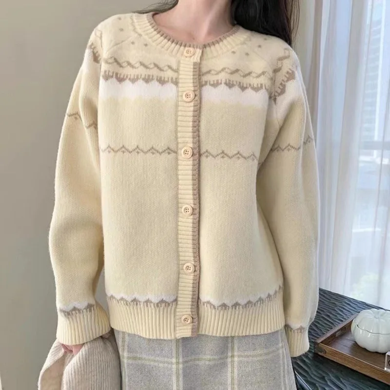 

Gentle Wind Soft Glutinous Knitted Sweater Cardigan for Women's 2023 Autumn New Long Sleeve Knitted Korean Sweet Casual Top Coat