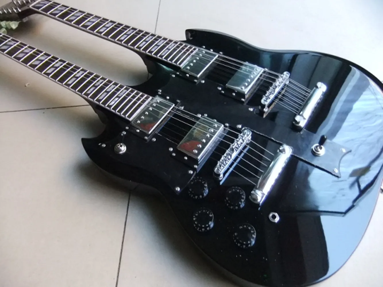 Оптовая продажа гитар на заказ высокого качества с двумя грифами на 6 и 12 струн для левшей с черным корпусом и накладкой из палисандра 110102.