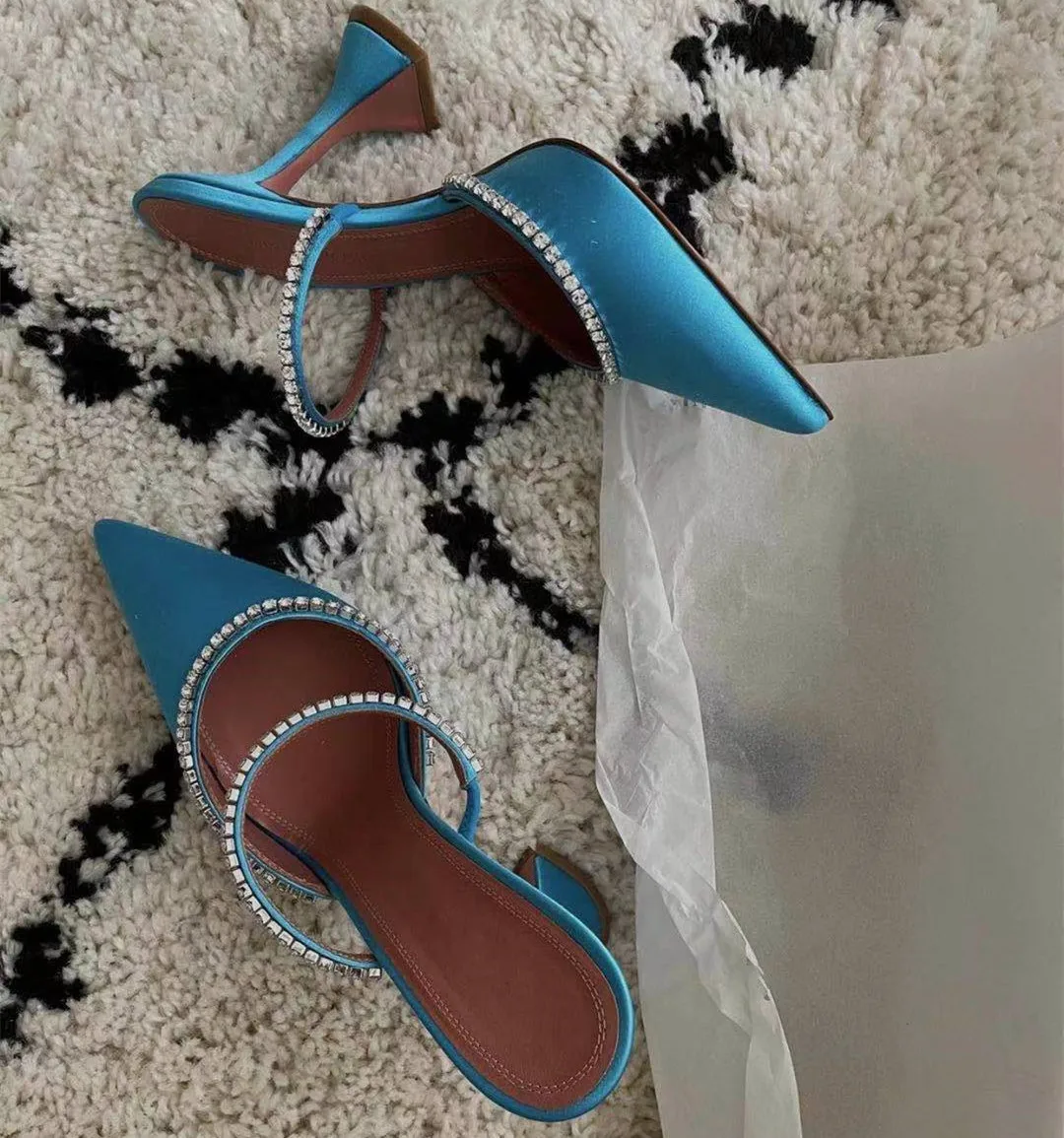 

New 2022 Rhinestones satin Women Pumps Slippers Elegant Pointed toe High heels Lady Mules Summer Fashion Party prom Shoes