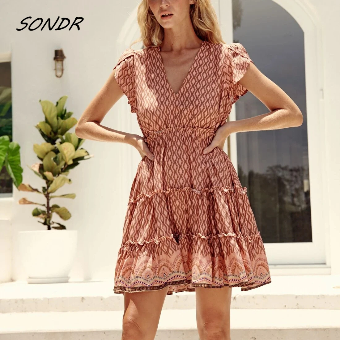 

Женское винтажное мини-платье с V-образным вырезом и оборками