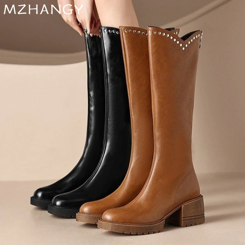 Женские кожаные высокие сапоги на массивном каблуке туфли до колена с