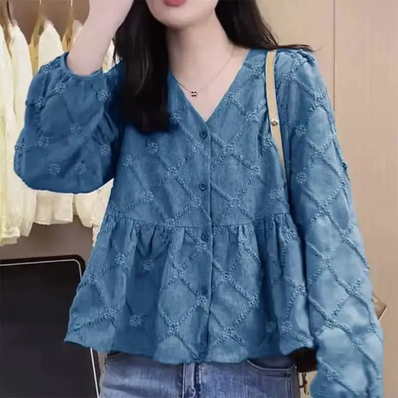 Блузка женская на пуговицах с V-образным вырезом и длинным рукавом