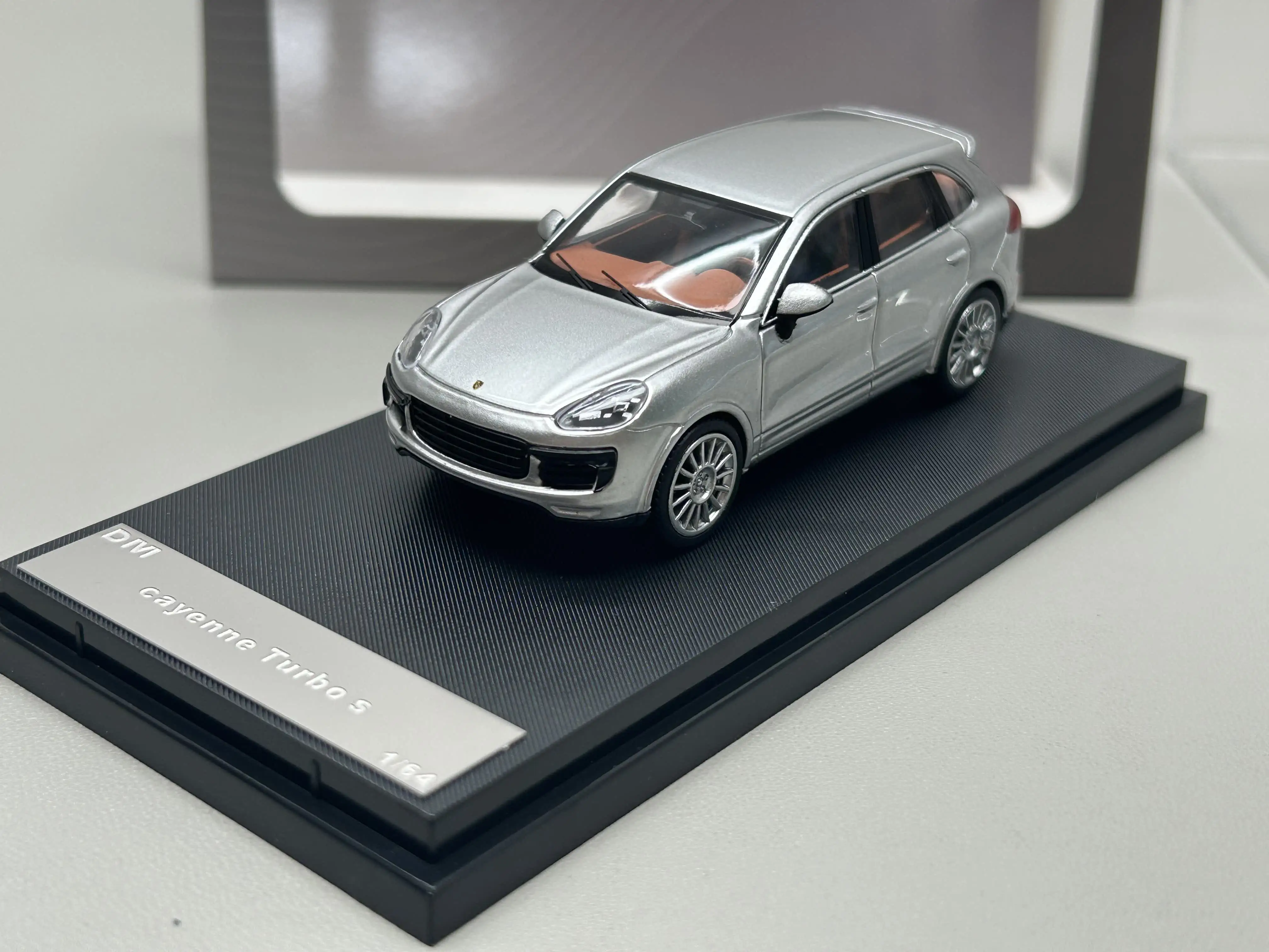 Модель автомобиля Porsche Cayenne Turbo 2014 из литого металла, масштаб 1:64, DM MODEL (art.: 3920da66e653b) - 3920da66e653b