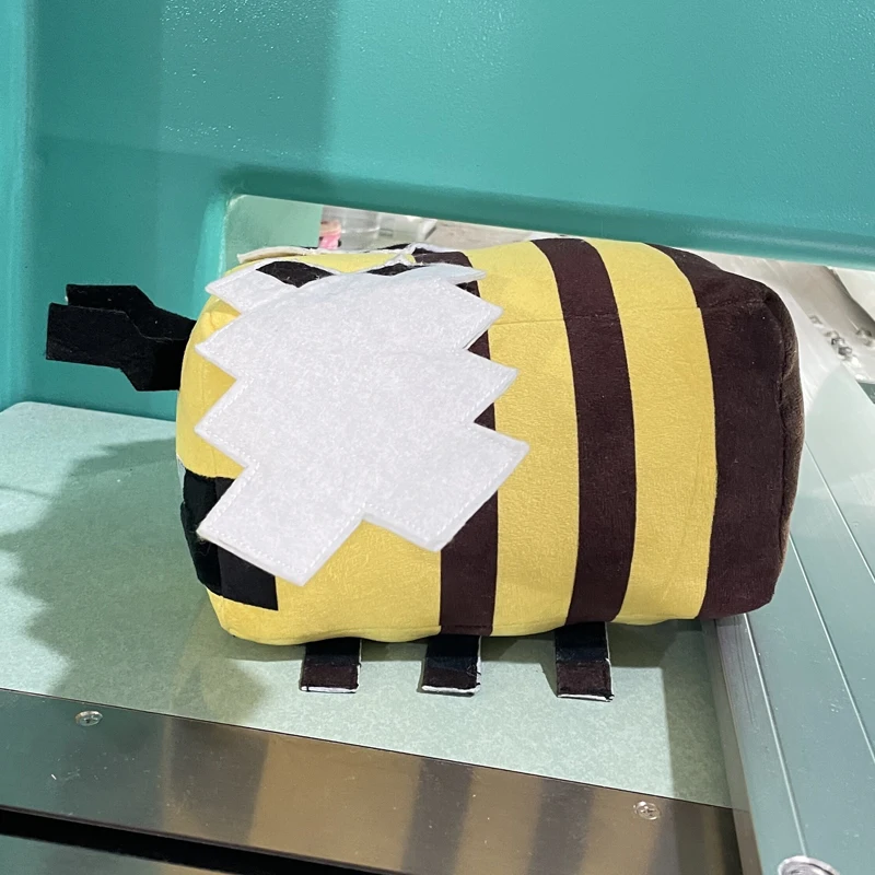 Игрушка плюшевая в виде пчелы 23 см | Игрушки и хобби