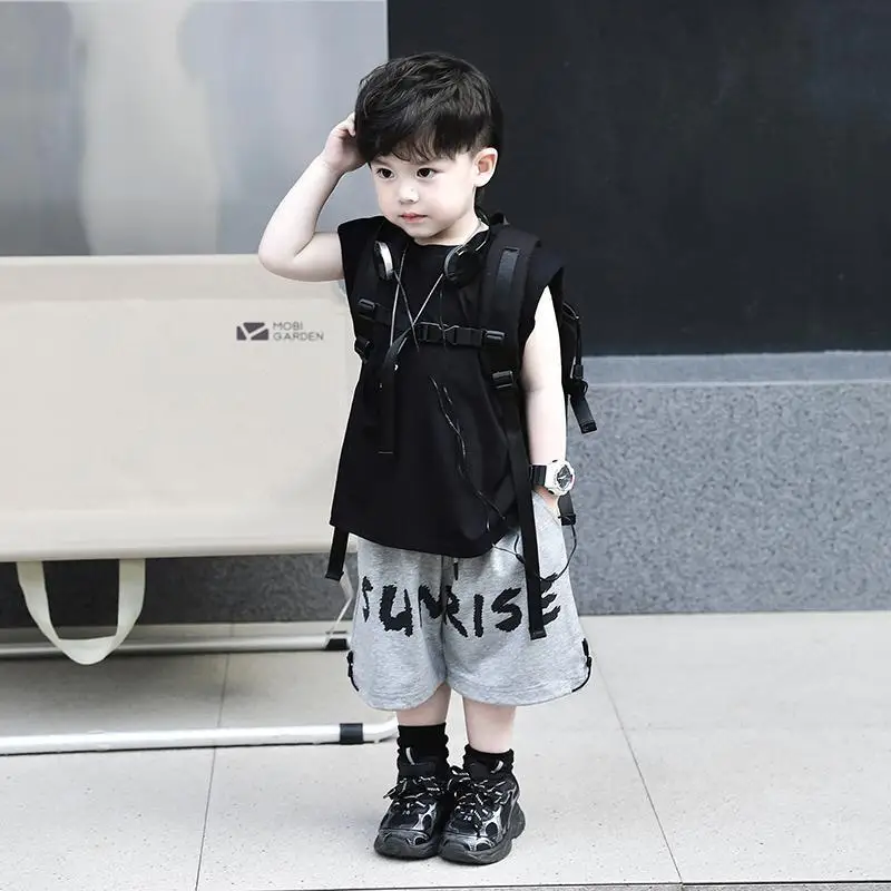 Летний костюм для мальчиков черный жилет футболка + серые шорты с буквенным