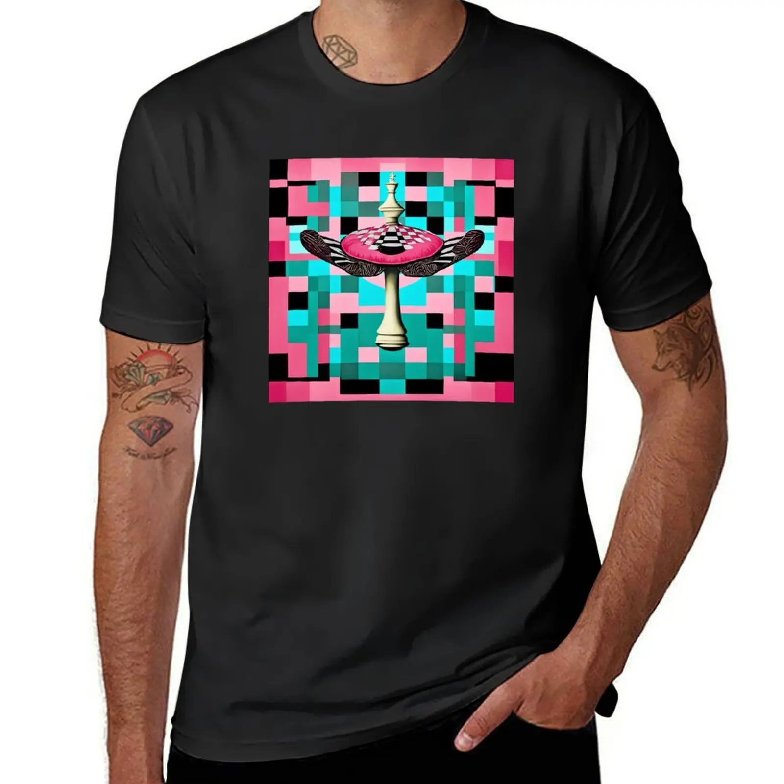 Des agarics mouches d’une beauté fantastique sur fond de motifs en damier bleu et turquoise. Champignons. T-Shirt