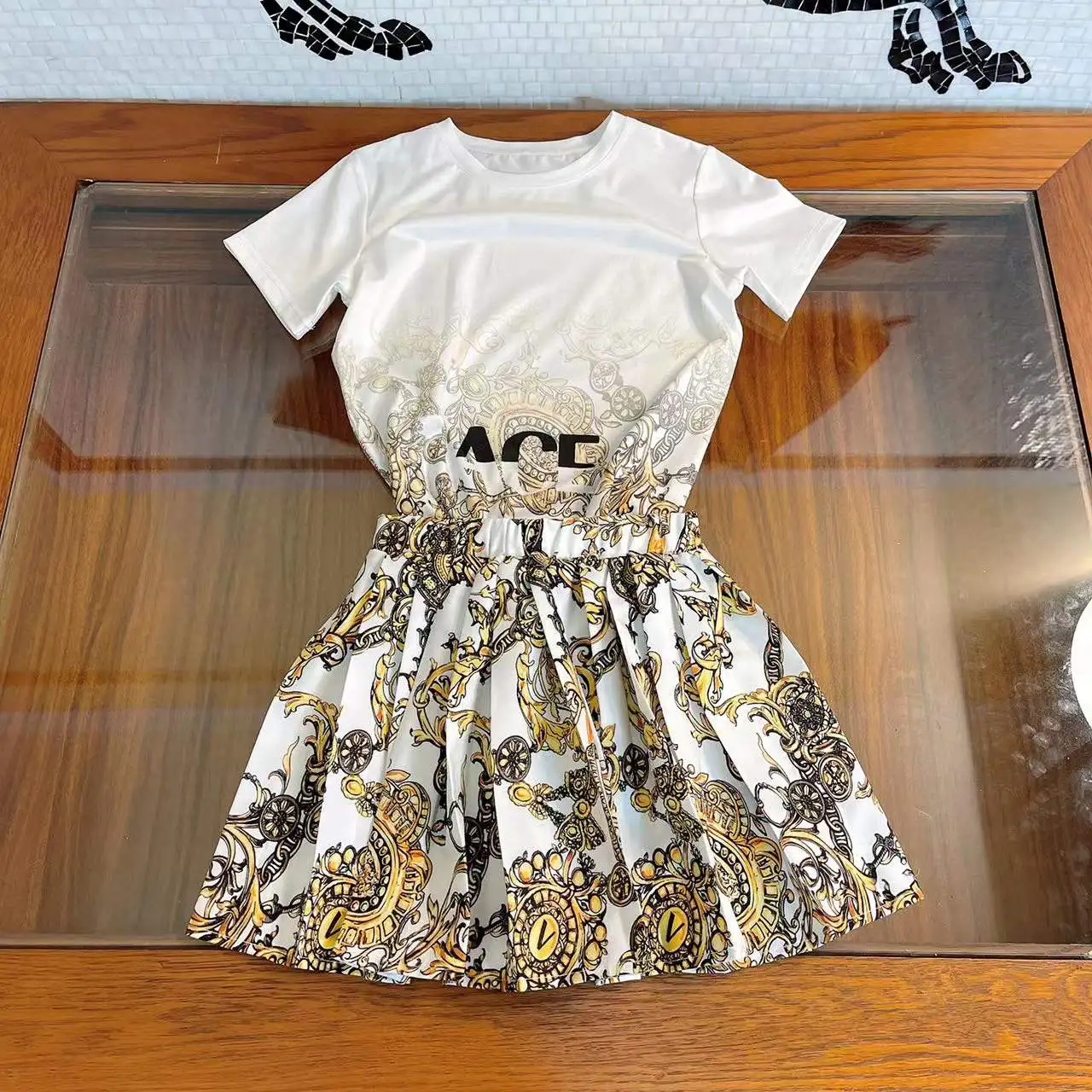 

Высококачественный комплект с юбкой для девочек, лето 2022, футболка с цифровым принтом в западном стиле + плиссированная юбка, костюм для дев...