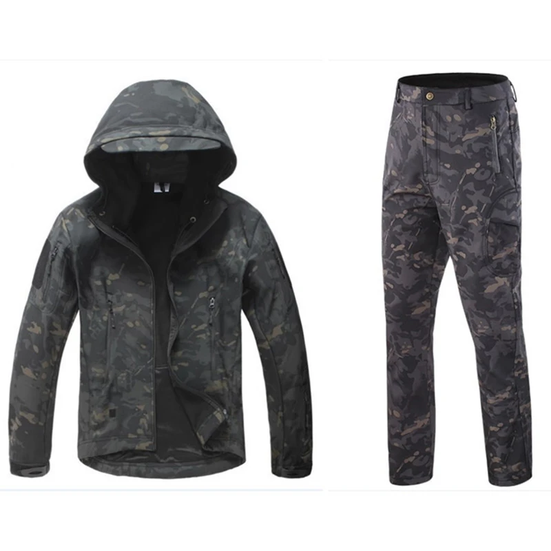 Камуфляжный костюм для отдыха на природе с капюшоном