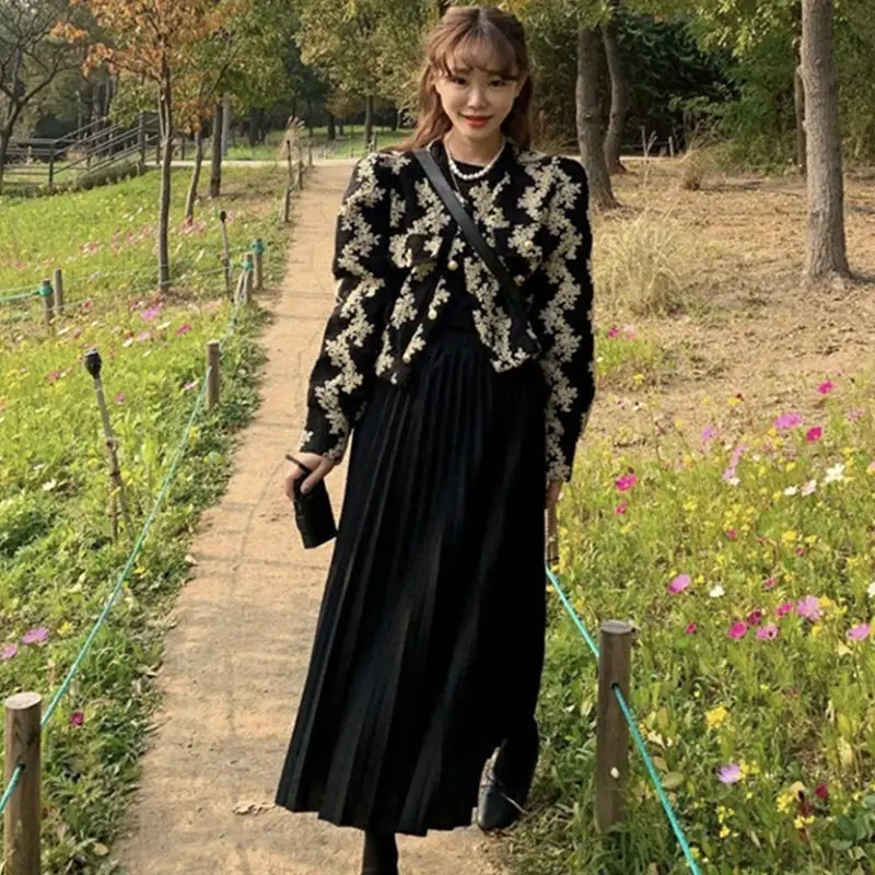 

2022 Autumn Winter Women Retro Suits Female Short Round Neck Jacquard Coats + High Waist Pleated Skirts Ladies 2 Piece Sets R359