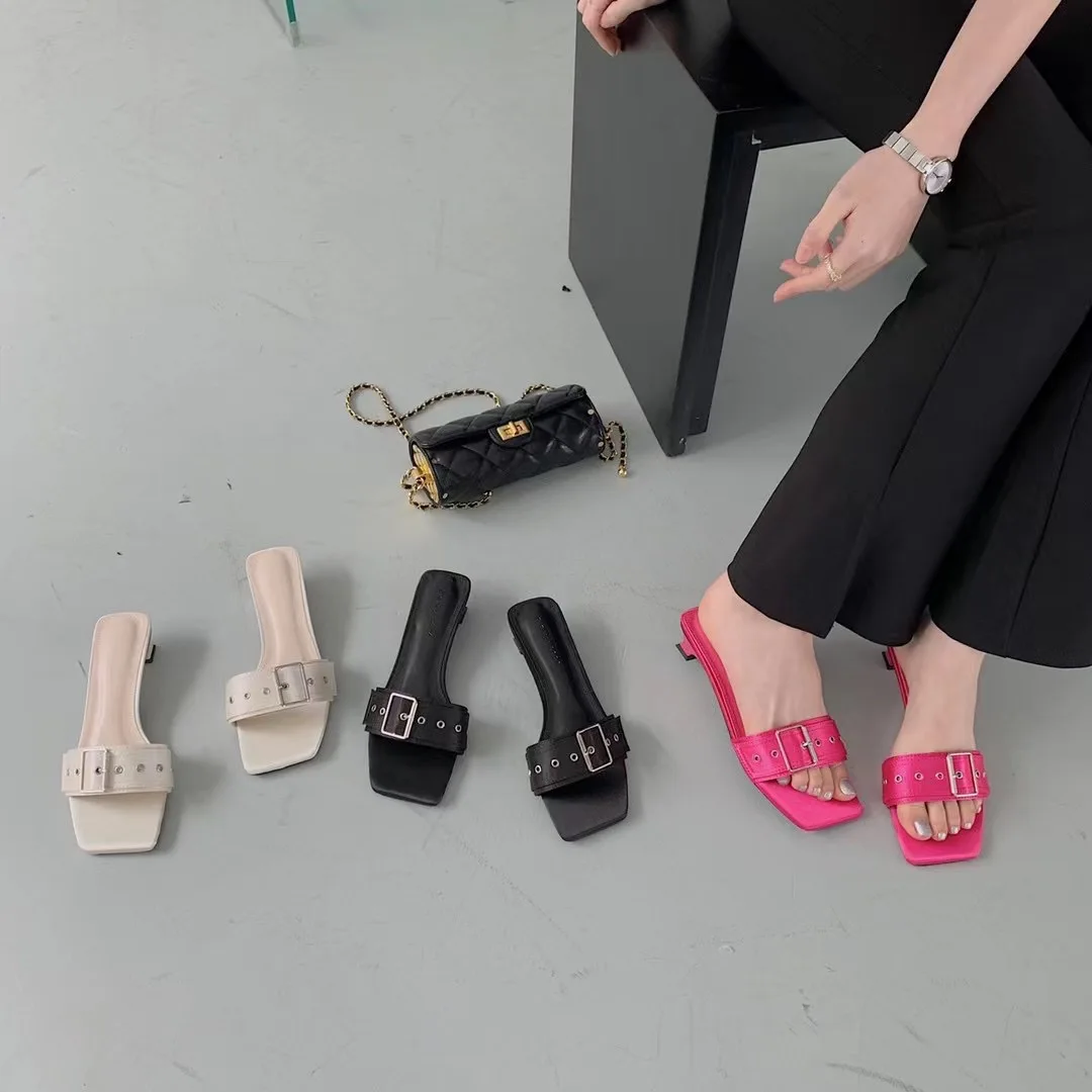 

Open Toe Silver Buckle Chain Shallow Summer Beach Shoes Casual Outdoor Slides Slippers Rivet Design Thick Low Heels Beige Black
