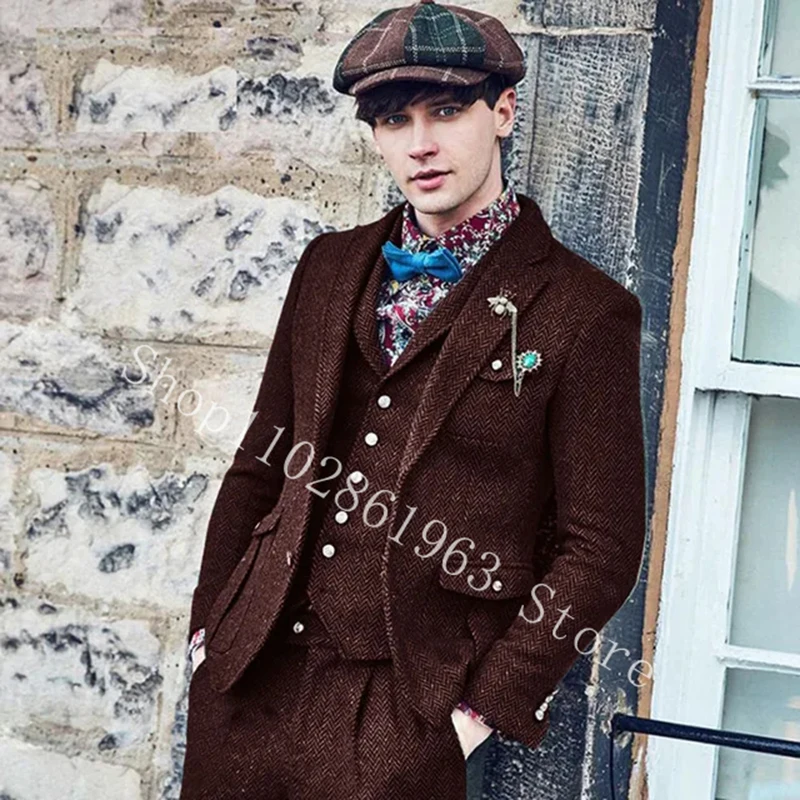 Рисунок 3 - Костюмы для мужчин