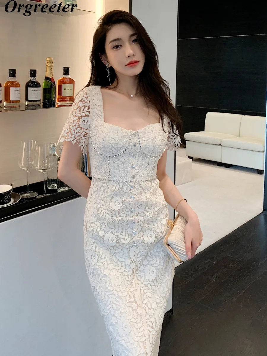 

Женское кружевное платье-миди с квадратным вырезом