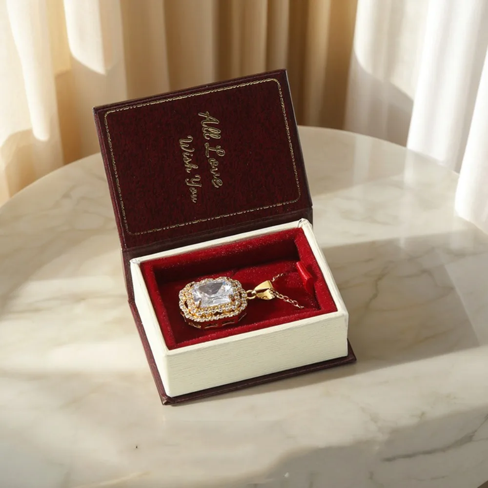 

Коробка для обручальных колец из замши