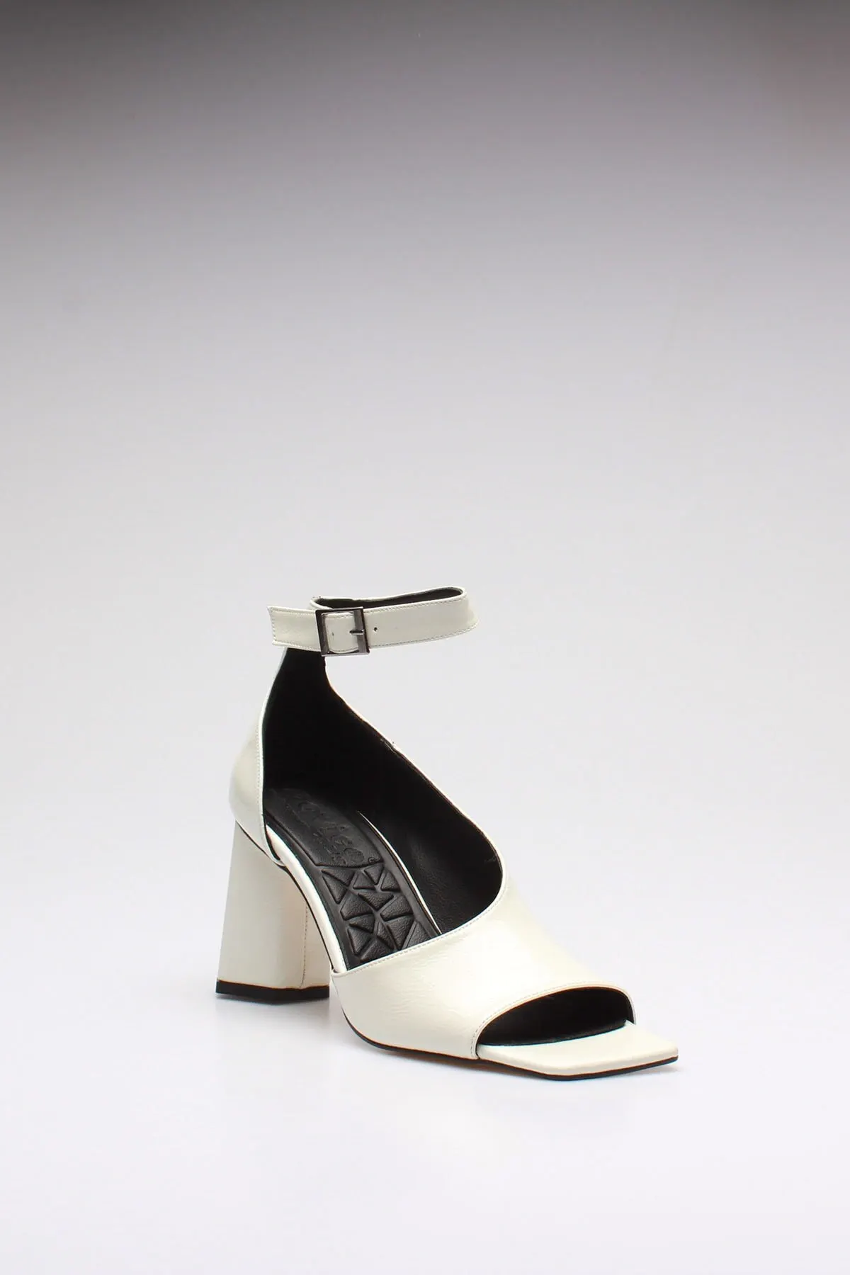 

Fashion Style White Wrinkled Patent Leather women's Shoes