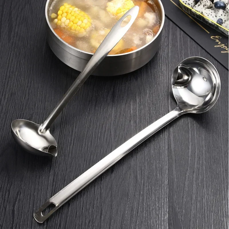 Кухонное сито и ситечко из нержавеющей стали для домашнего использования.