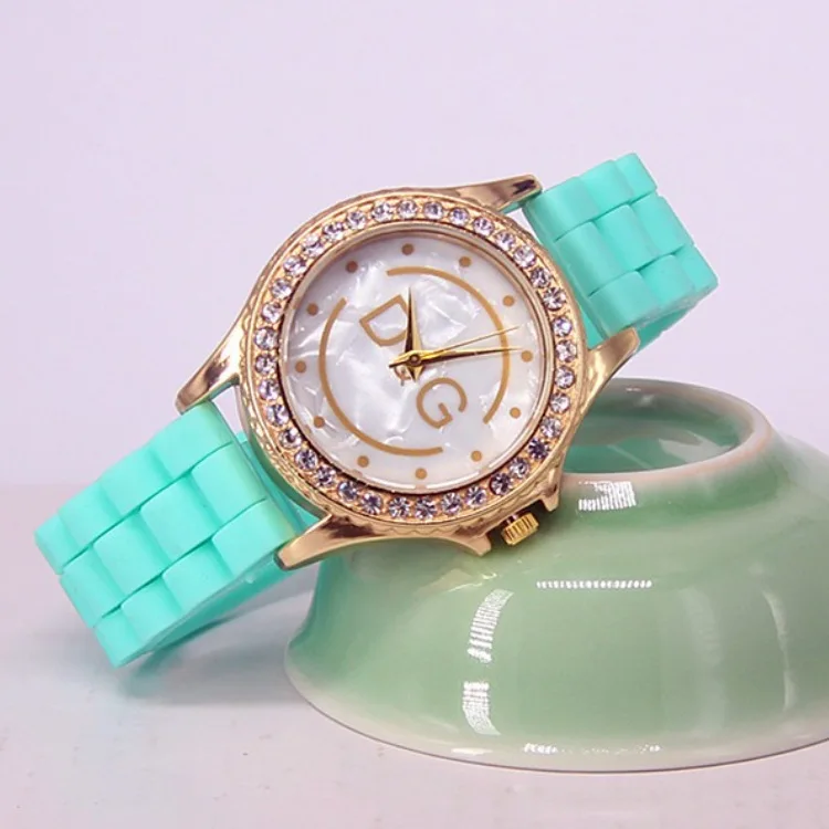 DQG Women's Stainless Steel Luxury Watch, crystal Quartz Bracelet, Fashionable Multi-color, 2023