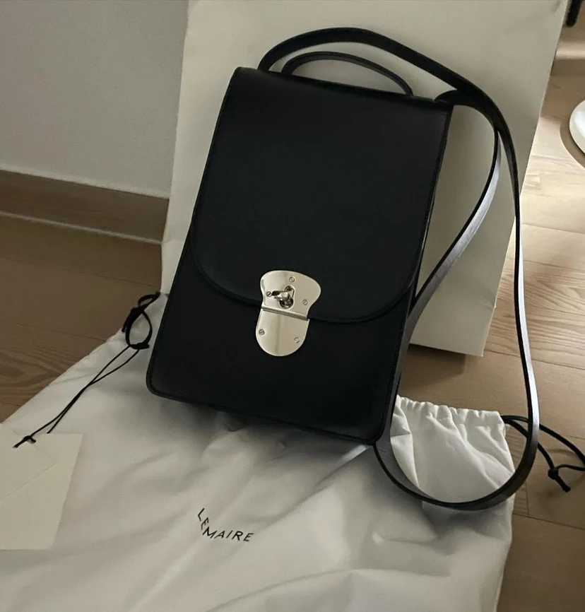 

Xiaozhong leather large capacity Joker fashion slung retro briefcase commuter bag