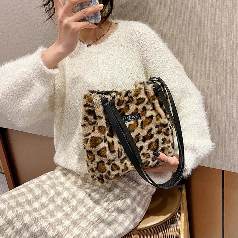 

Winter Plush Mini Bag New Leopard Print Lable Shoulder Bucket Bags for Women Hasp Larger Capacity Velvet Shopper Underarm Bag