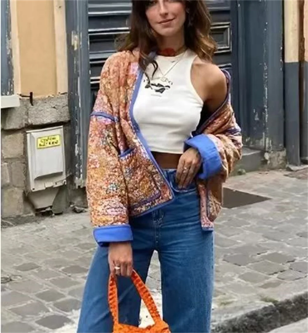 

Женская зимняя куртка оверсайз с длинным рукавом и цветочным принтом