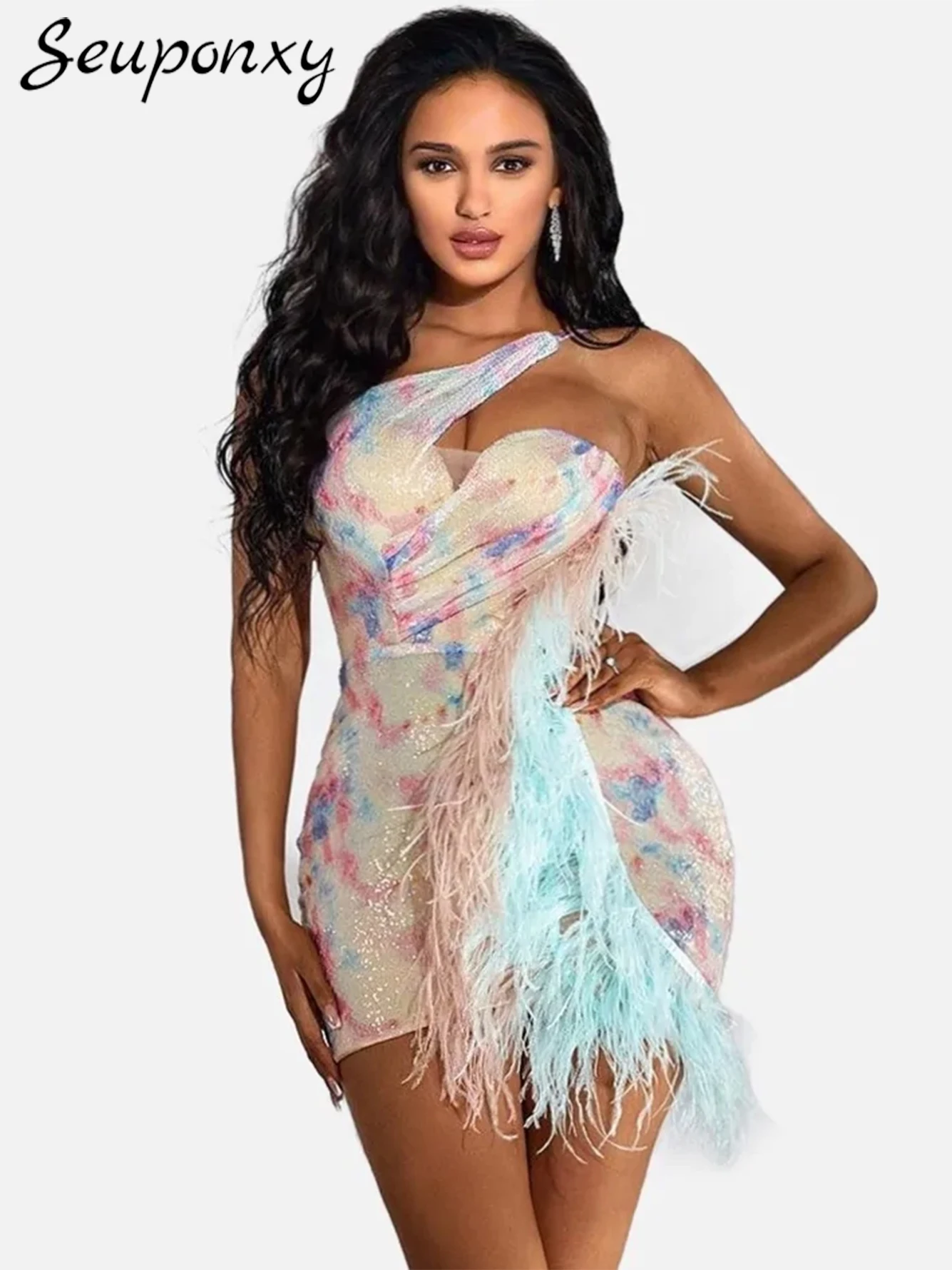 

Женское мини-платье на одно плечо, без рукавов