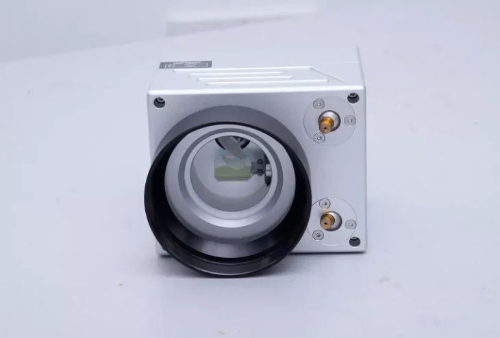 Волоконно-лазерная маркировочная машина использует сканирующую головку SINO Galvo