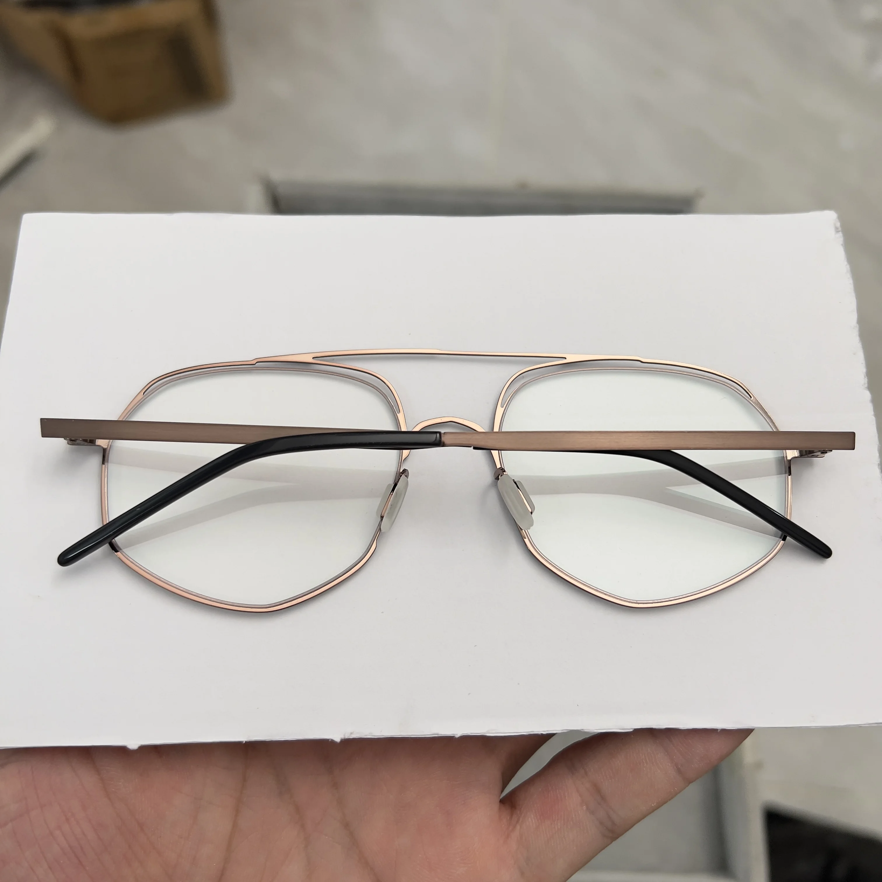 Роскошные итальянские оправы для очков с уникальной неправильной формой