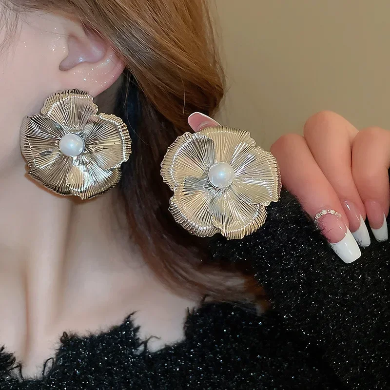 Женские серьги-гвоздики с жемчугом