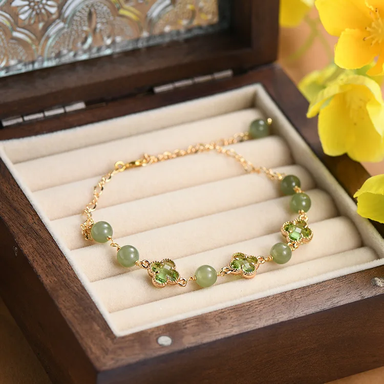 

Natural Hotan Jade Four leaf Grass Bracelet for Women Lucky Small group Design Sense Net Red Hand Jewelry for Best Friend